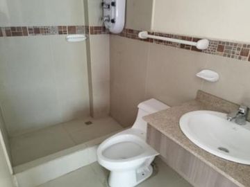 VIVIENDA UNIFAMILIAR DE 3 PISOS, EN VENTA, EN SAN JOSÉ DE MORÁN CALDERÓN-PICHINCHA
