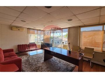 Oportunidad en Providencia: Casa con uso comercial