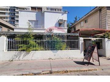 Oportunidad en Providencia: Casa con uso comercial