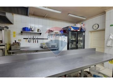 Oportunidad en Providencia: Casa con uso comercial