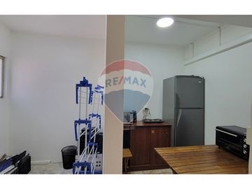 Oportunidad en Providencia: Casa con uso comercial