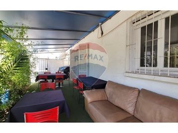 Oportunidad en Providencia: Casa con uso comercial