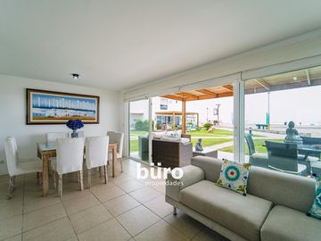 LINDA CASA DE PLAYA EN VENTA CON VISTA AL MAR, 1RA FILA, ASIA DEL SUR