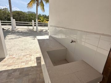 CASA EN VENTA EN LA PLAYA  EN SEGUNDA FILA EN SAN BENITO YUCATAN