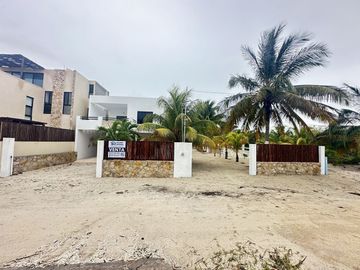 CASA EN VENTA EN LA PLAYA  EN SEGUNDA FILA EN SAN BENITO YUCATAN