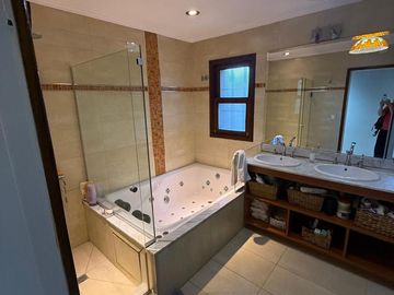 CASA EN ALQUILER. VENTA, APTA CREDITO, ACEPTA PERMUTA