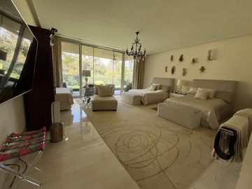 CASA DE UNA SOLA PLANTA EN VENTA EN LAS CALZADAS