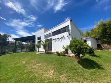 Finca moderna en El Retiro Antioquia
