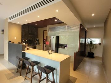 Se vende departamento amueblado en Anthea, Yucatán Country Club.