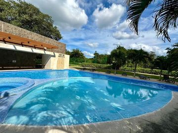 Se vende departamento amueblado en Anthea, Yucatán Country Club.