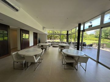 Se vende departamento amueblado en Anthea, Yucatán Country Club.