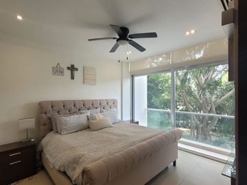 Se vende departamento amueblado en Anthea, Yucatán Country Club.