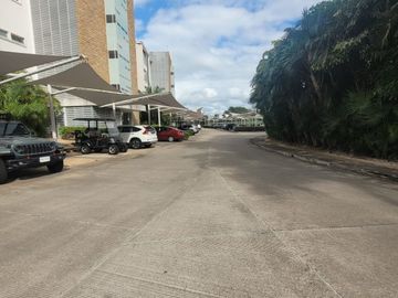 Se vende departamento amueblado en Anthea, Yucatán Country Club.