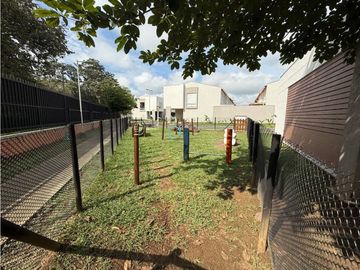 VENTA CASA ESQUINERA CON 2 PARQUEADEROS EN CIUDAD COUNTRY JAMUNDI-JC