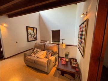 Casa transversal intermedia de Envigado.