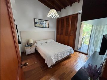 Casa transversal intermedia de Envigado.
