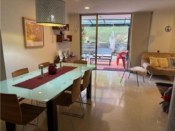 Casa transversal intermedia de Envigado.