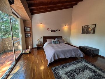 Casa transversal intermedia de Envigado.