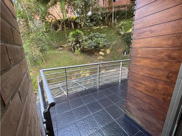 Casa transversal intermedia de Envigado.