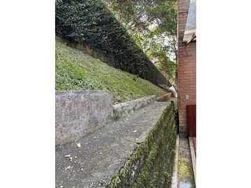 Casa transversal intermedia de Envigado.