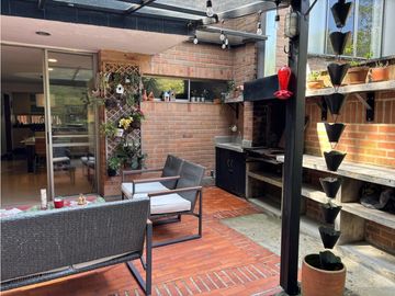 Casa transversal intermedia de Envigado.
