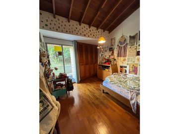 Casa transversal intermedia de Envigado.