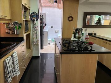 Casa transversal intermedia de Envigado.