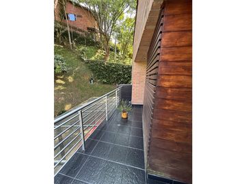 Casa transversal intermedia de Envigado.
