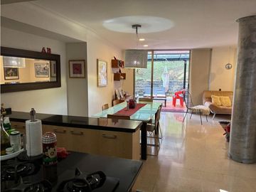 Casa transversal intermedia de Envigado.