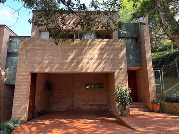 Casa transversal intermedia de Envigado.