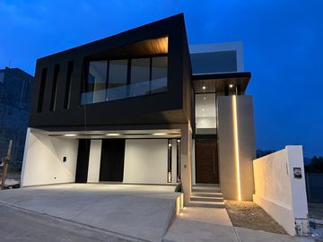 CASA EN VENTA CARRETERA NACIONAL BOSQUES DE LAS MISIONES