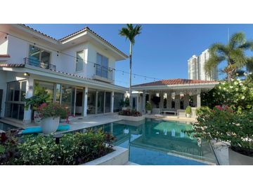 CASA DE LUJO CON PISCINA CLIMATIZADA SANTA MARIA FAIRWAY ESTATE MLD