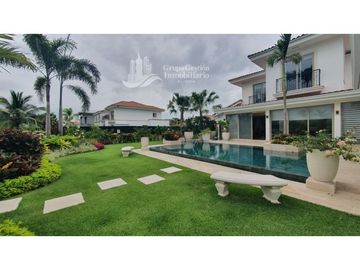 CASA DE LUJO CON PISCINA CLIMATIZADA SANTA MARIA FAIRWAY ESTATE MLD