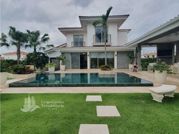 CASA DE LUJO CON PISCINA CLIMATIZADA SANTA MARIA FAIRWAY ESTATE MLD