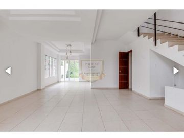 VENTA DE CASA DE DOS NIVELES EN BETHANIA