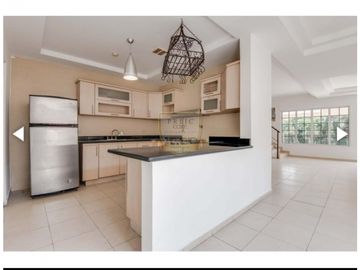 VENTA DE CASA DE DOS NIVELES EN BETHANIA