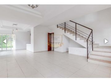 VENTA DE CASA DE DOS NIVELES EN BETHANIA