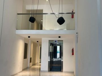Monoambiente al frente con balcón aterrazado e increíble vista abierta