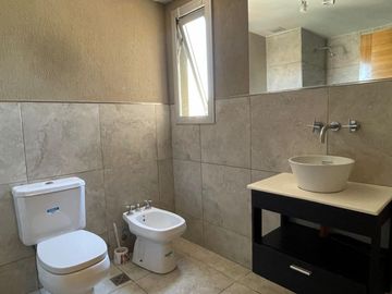 Monoambiente al frente con balcón aterrazado e increíble vista abierta
