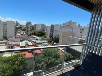 Monoambiente al frente con balcón aterrazado e increíble vista abierta