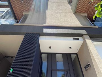 Monoambiente al frente con balcón aterrazado e increíble vista abierta