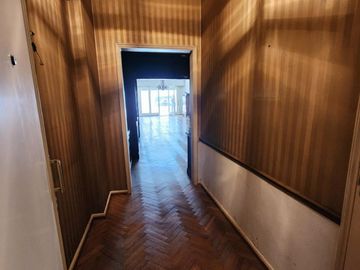Semi Piso de 4 ambientes y dependencias, Balcón terraza, ,Estilo y Categoría