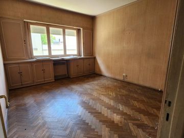 Semi Piso de 4 ambientes y dependencias, Balcón terraza, ,Estilo y Categoría
