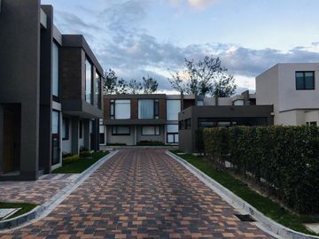 Venta casa Cumbayá Santa Inés 3 dormitorios