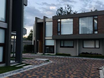 Venta casa Cumbayá Santa Inés 3 dormitorios