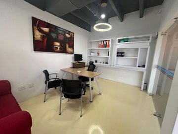 Venta oficina -estudio de grabación. Plaza del  Rancho