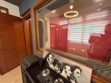 Venta oficina -estudio de grabación. Plaza del  Rancho
