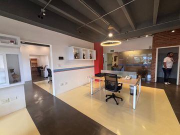 Venta oficina -estudio de grabación. Plaza del  Rancho