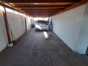 Se vende Amplia Casa En Maipú, 3d 2b Y 3 Estac