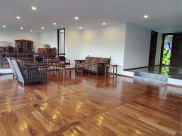 SE VENDE CASA REMODELADA EN BOSQUES DE LAS LOMAS (V)